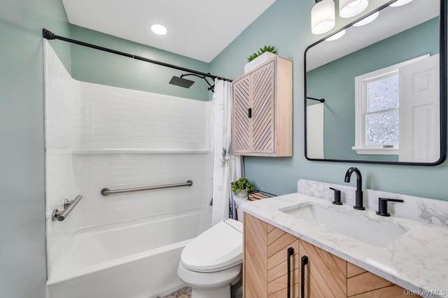 40 Great Rock Drive, Wading River, NY 11792