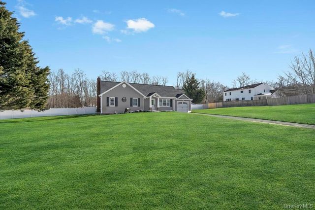 40 Great Rock Drive, Wading River, NY 11792