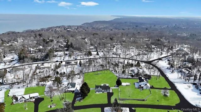 40 Great Rock Drive, Wading River, NY 11792