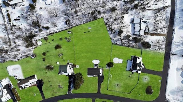 40 Great Rock Drive, Wading River, NY 11792