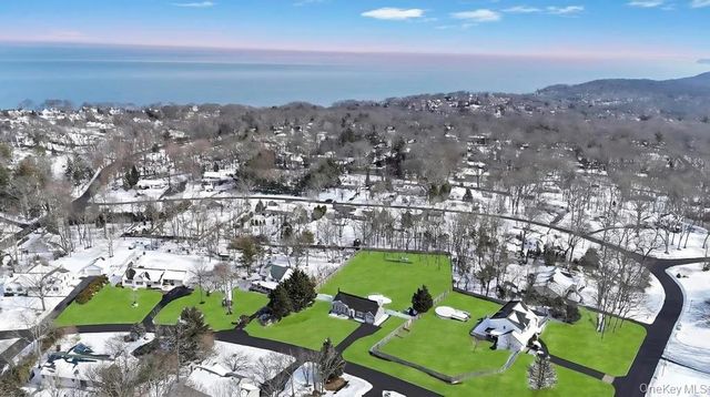 40 Great Rock Drive, Wading River, NY 11792