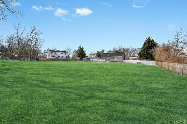 40 Great Rock Drive, Wading River, NY 11792