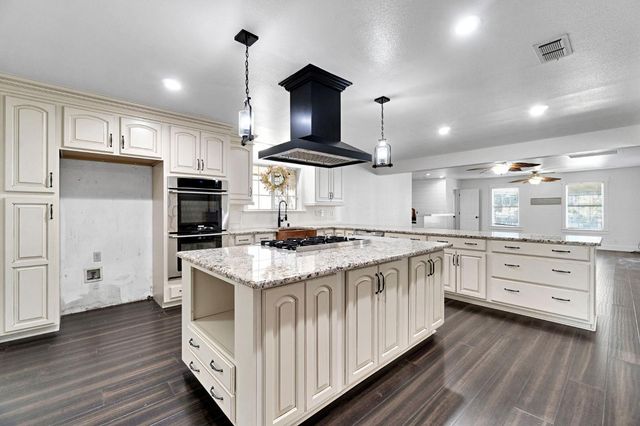15446 Monreal Rd, Madera, CA 93636