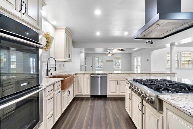15446 Monreal Rd, Madera, CA 93636