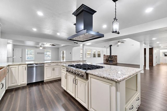 15446 Monreal Rd, Madera, CA 93636