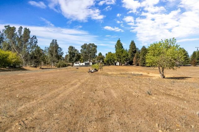 15446 Monreal Rd, Madera, CA 93636