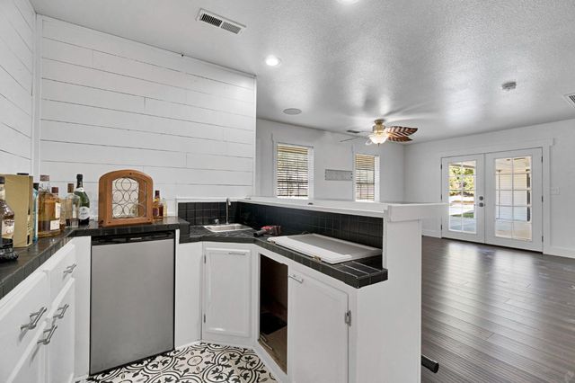 15446 Monreal Rd, Madera, CA 93636