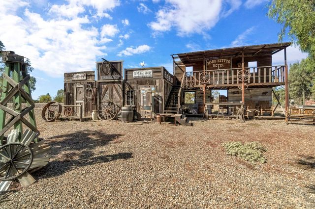 15446 Monreal Rd, Madera, CA 93636