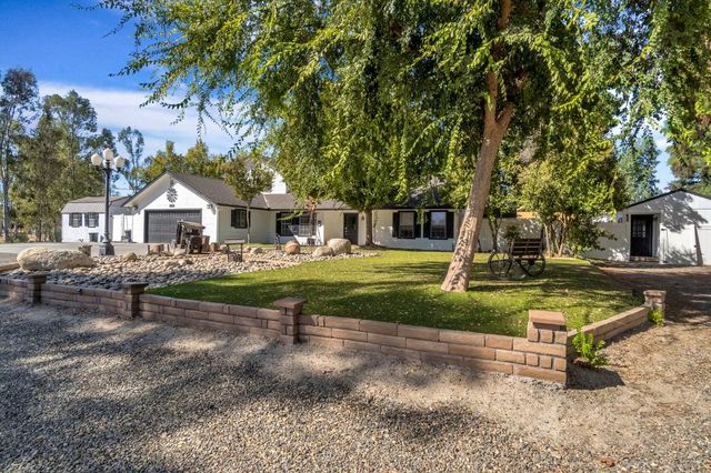 15446 Monreal Rd, Madera, CA 93636