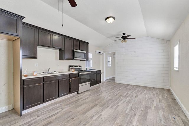 15446 Monreal Rd, Madera, CA 93636
