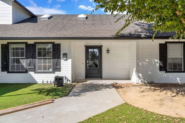 15446 Monreal Rd, Madera, CA 93636