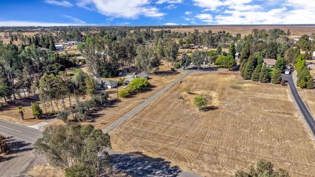 15446 Monreal Rd, Madera, CA 93636