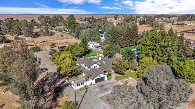 15446 Monreal Rd, Madera, CA 93636
