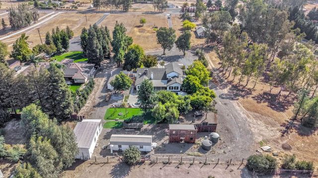 15446 Monreal Rd, Madera, CA 93636