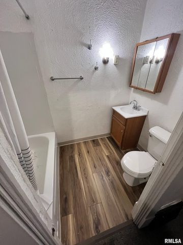 329 PARK Avenue, Pekin, IL 61554