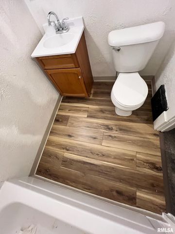 329 PARK Avenue, Pekin, IL 61554