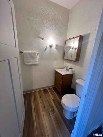 329 PARK Avenue, Pekin, IL 61554