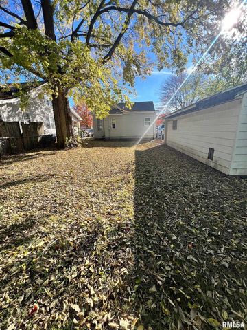 329 PARK Avenue, Pekin, IL 61554