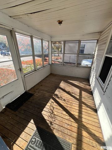 329 PARK Avenue, Pekin, IL 61554