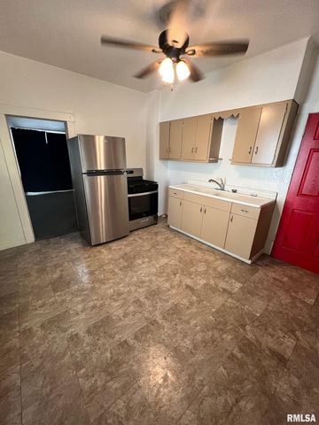 329 PARK Avenue, Pekin, IL 61554