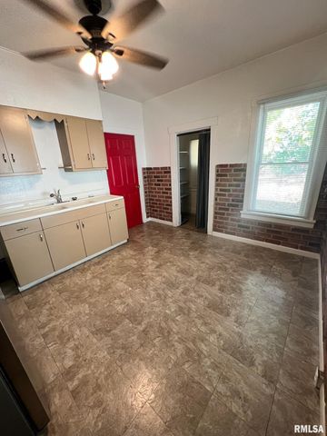 329 PARK Avenue, Pekin, IL 61554