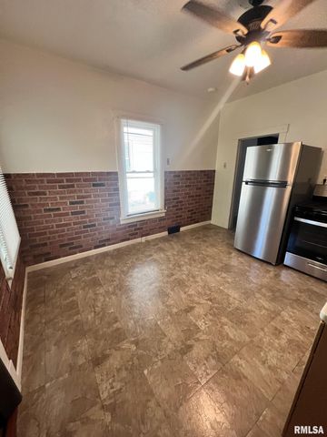 329 PARK Avenue, Pekin, IL 61554