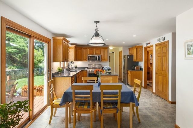 77 Tadmuck Road, Westford, MA 01886