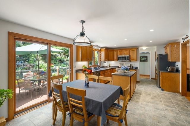 77 Tadmuck Road, Westford, MA 01886
