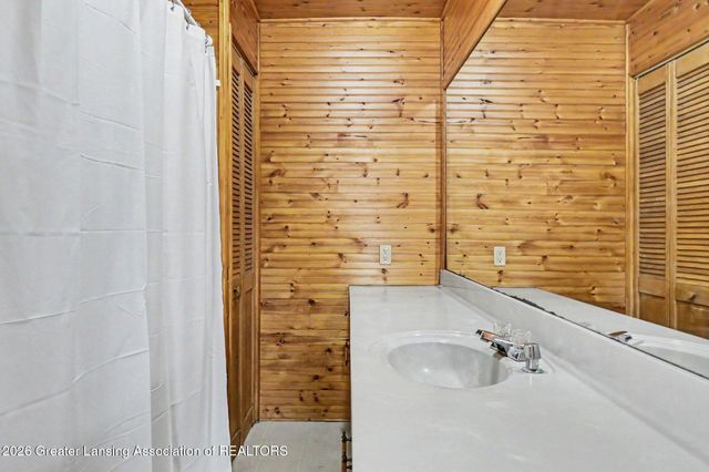 4015 E Clinton Trail, Charlotte, MI 48813