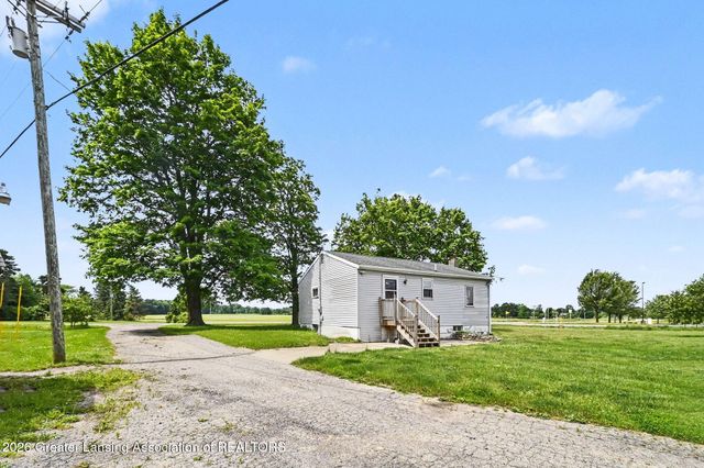 4015 E Clinton Trail, Charlotte, MI 48813