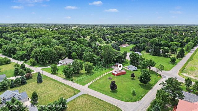 4015 E Clinton Trail, Charlotte, MI 48813