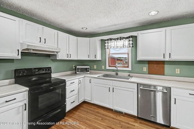 4015 E Clinton Trail, Charlotte, MI 48813