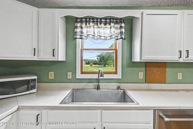 4015 E Clinton Trail, Charlotte, MI 48813