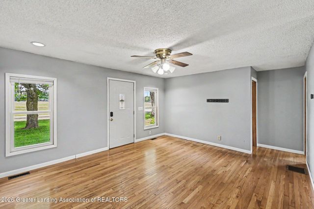 4015 E Clinton Trail, Charlotte, MI 48813