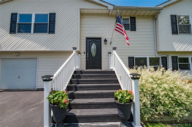 25 W Shore Drive, Patchogue, NY 11772