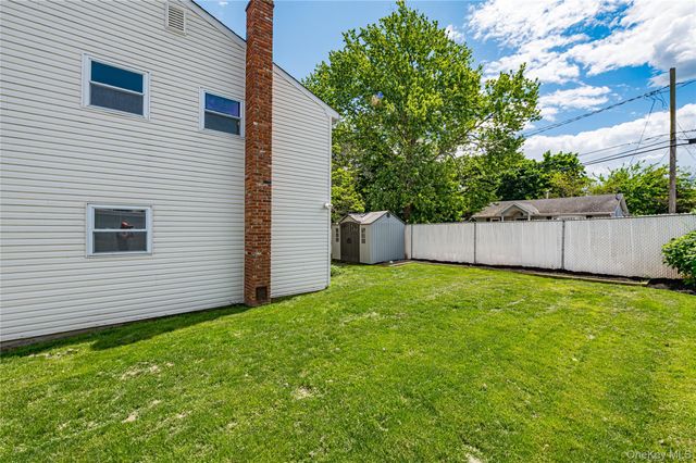 25 W Shore Drive, Patchogue, NY 11772