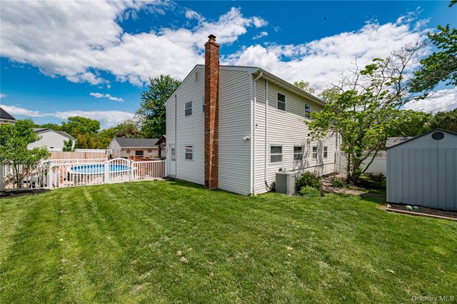 25 W Shore Drive, Patchogue, NY 11772
