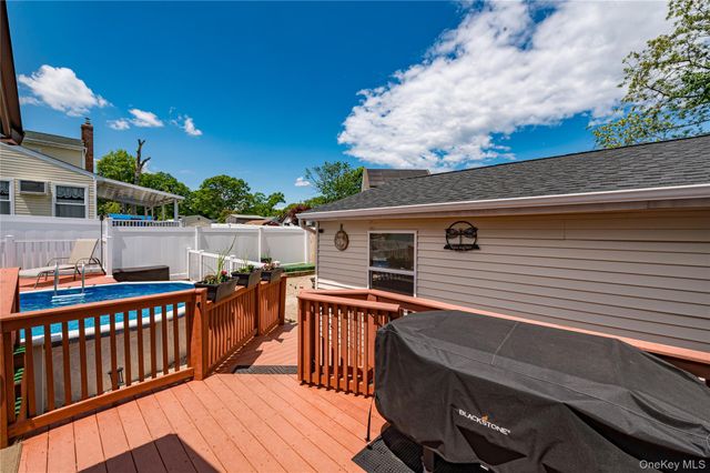 25 W Shore Drive, Patchogue, NY 11772