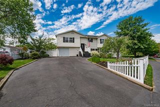 25 W Shore Drive, Patchogue, NY 11772