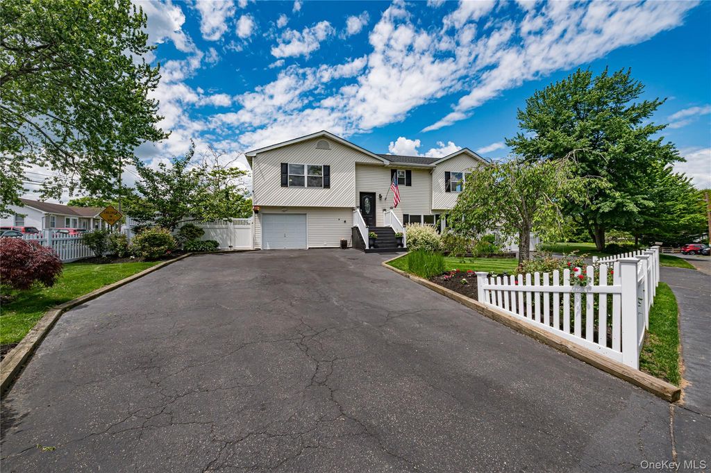 25 W Shore Drive, Patchogue, NY 11772