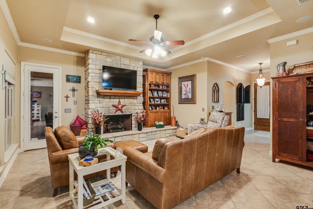 24060 Red Azalea, Lindale, TX 75771