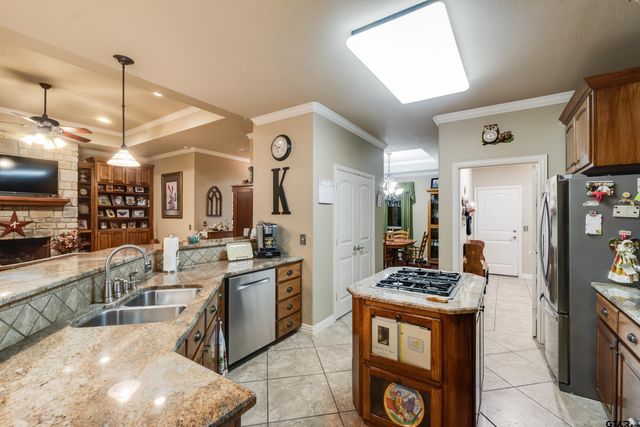 24060 Red Azalea, Lindale, TX 75771