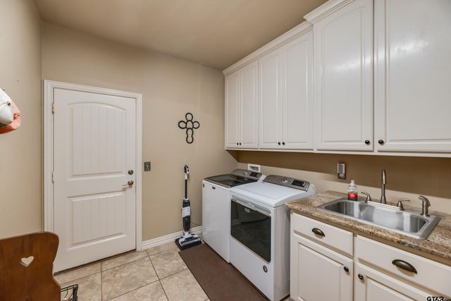 24060 Red Azalea, Lindale, TX 75771