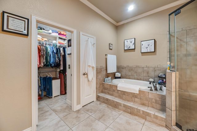 24060 Red Azalea, Lindale, TX 75771