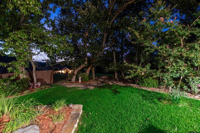 24060 Red Azalea, Lindale, TX 75771