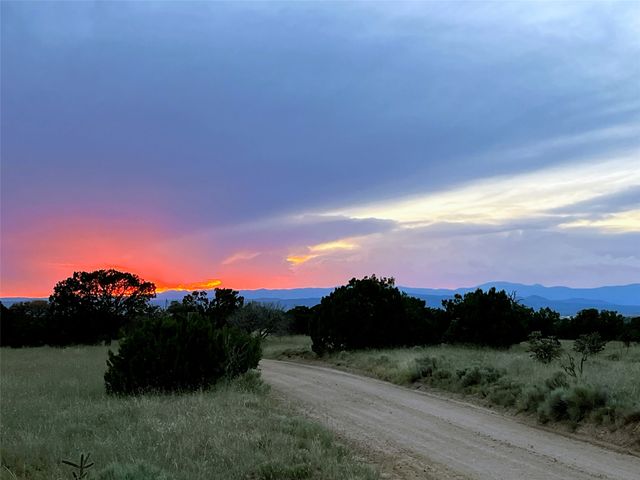 32 Two Horse Trail, Santa Fe, NM 87508