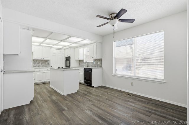 14824 S 337th East Avenue, Coweta, OK 74429