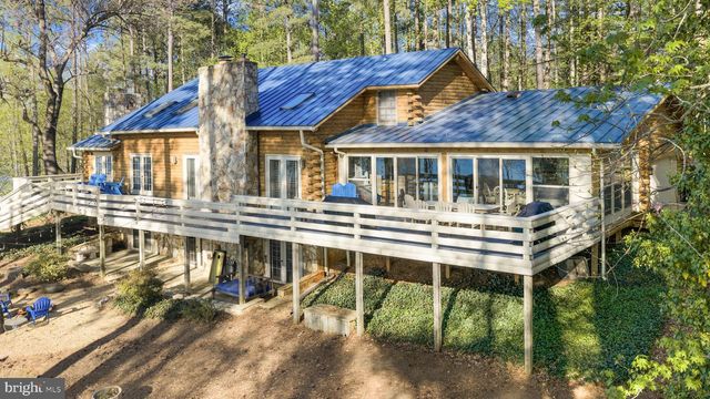11713 WAYNE LN, Bumpass, VA 23024