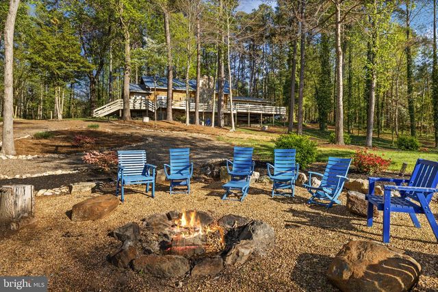 11713 WAYNE LN, Bumpass, VA 23024