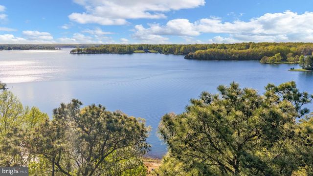 11713 WAYNE LN, Bumpass, VA 23024